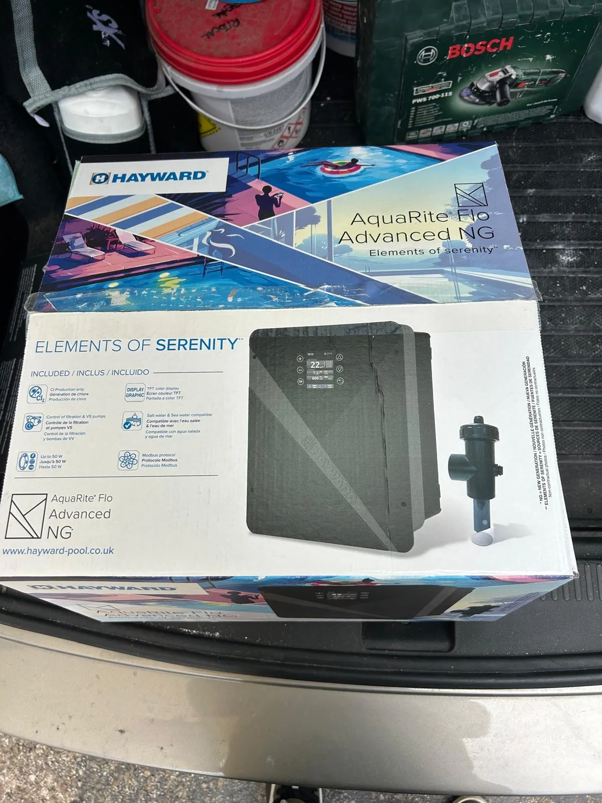 Clorador salino nuevo en su caja, antes de instalarlo